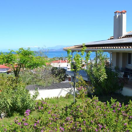 Corinthian Sun - Vacation Home Екстериор снимка