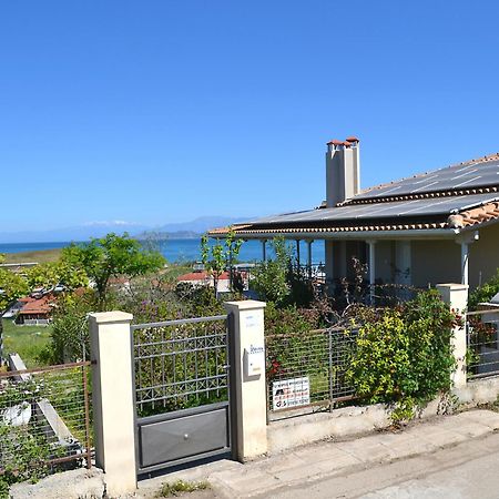 Corinthian Sun - Vacation Home Екстериор снимка