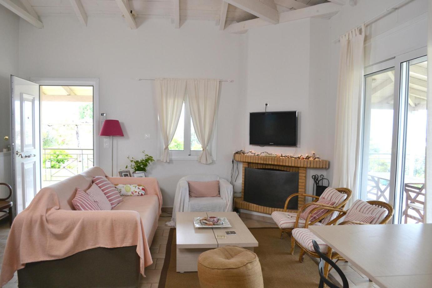 Corinthian Sun - Vacation Home Екстериор снимка